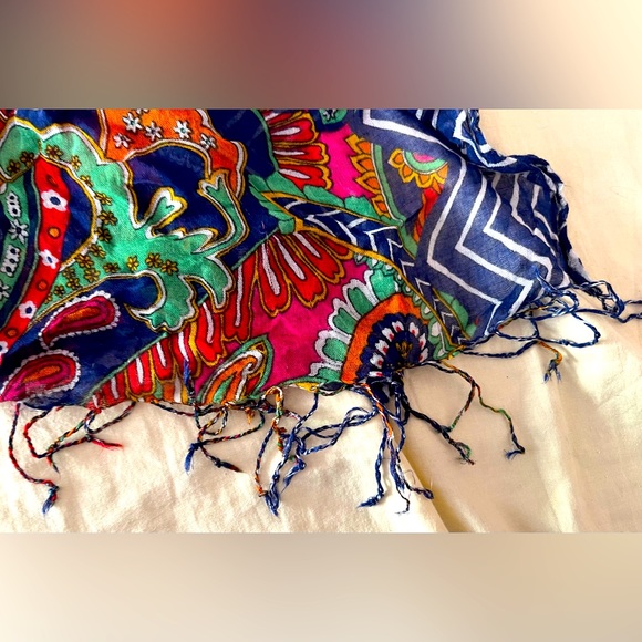 Peacock Pattern Scarf - Picture 3 of 5